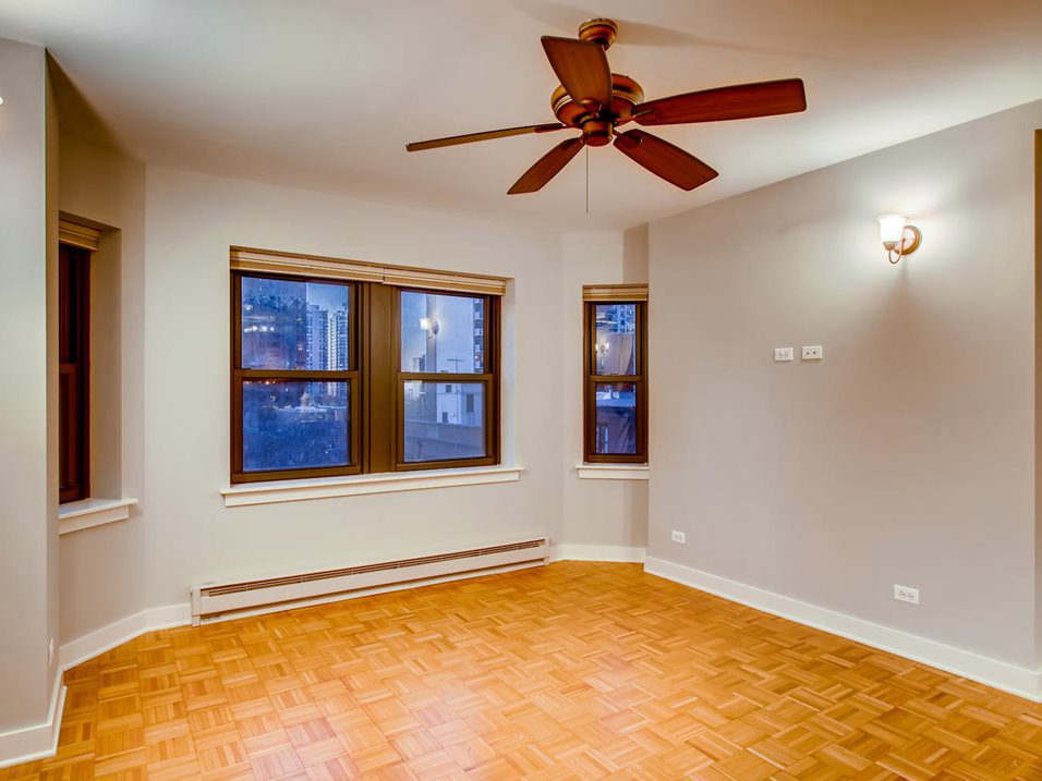 1400 N Lake Shore apartments dining space